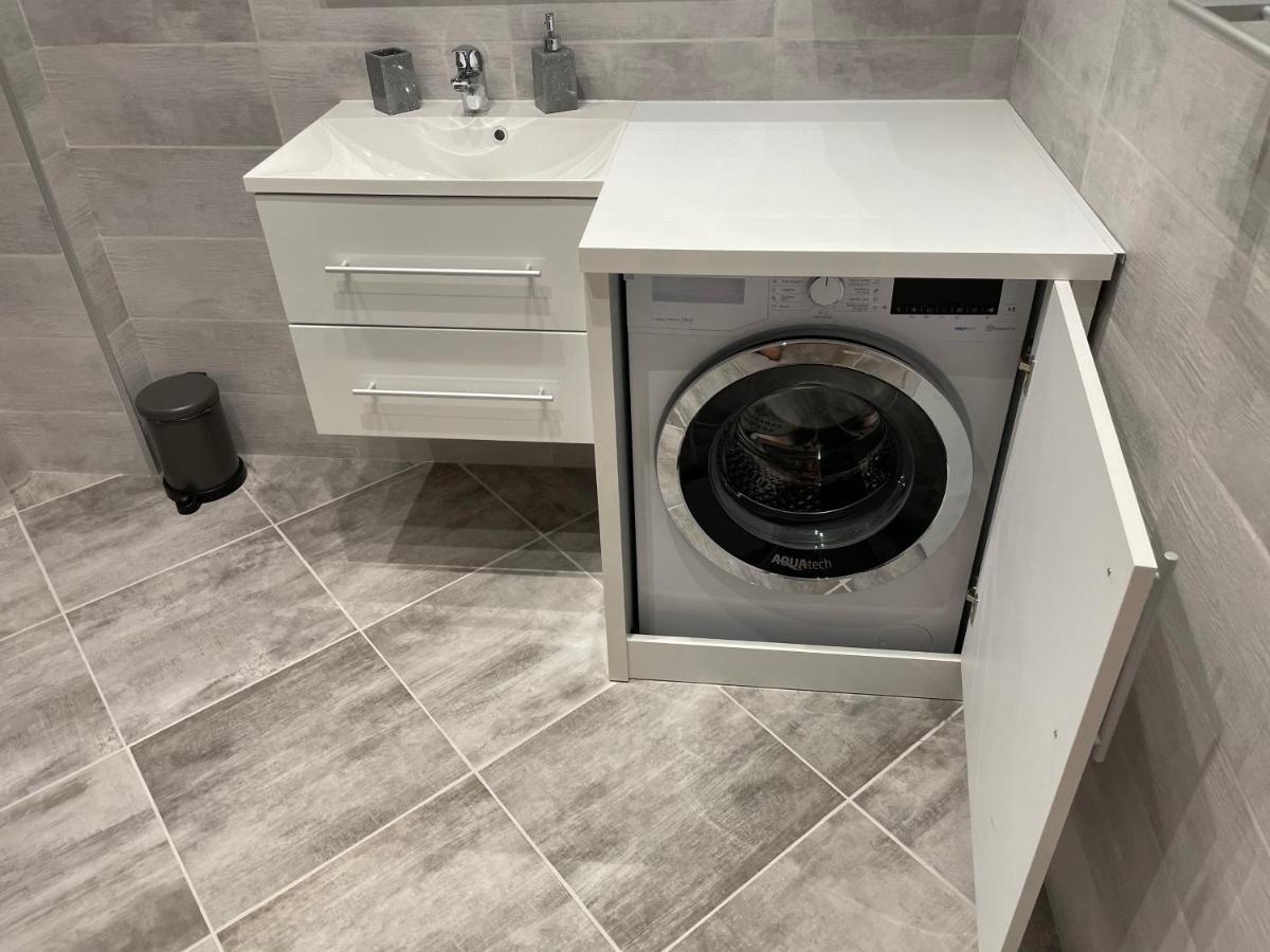 Fancy Westpark 2 Residence Lakeview W7 Bukarest Kültér fotó